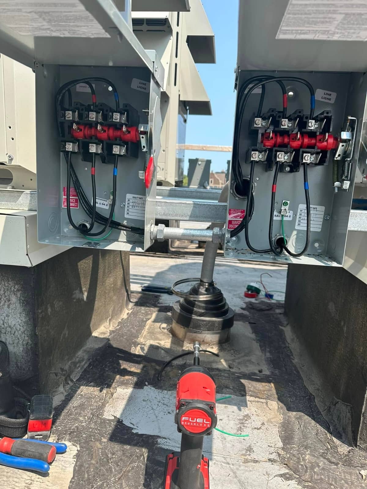 Rooftop fused disconnect switches